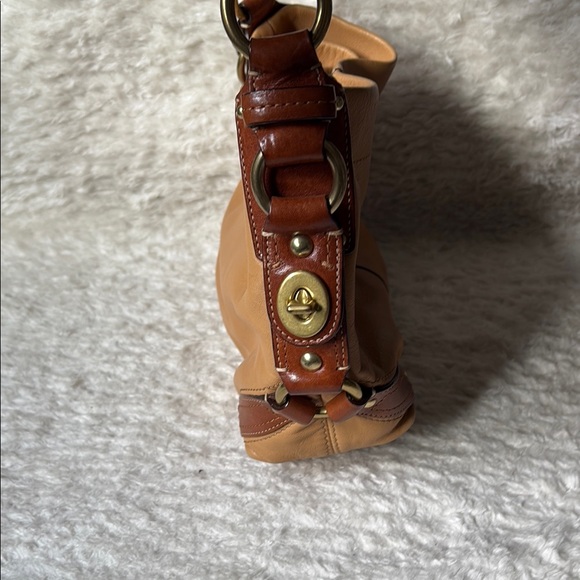 Coach Tan and Brown Leather Shoulder Bag with Gold Hardware - Picture 4 of 10